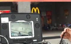 戴口罩开奔驰小姐姐,戴口罩开奔驰小姐姐的时尚风采